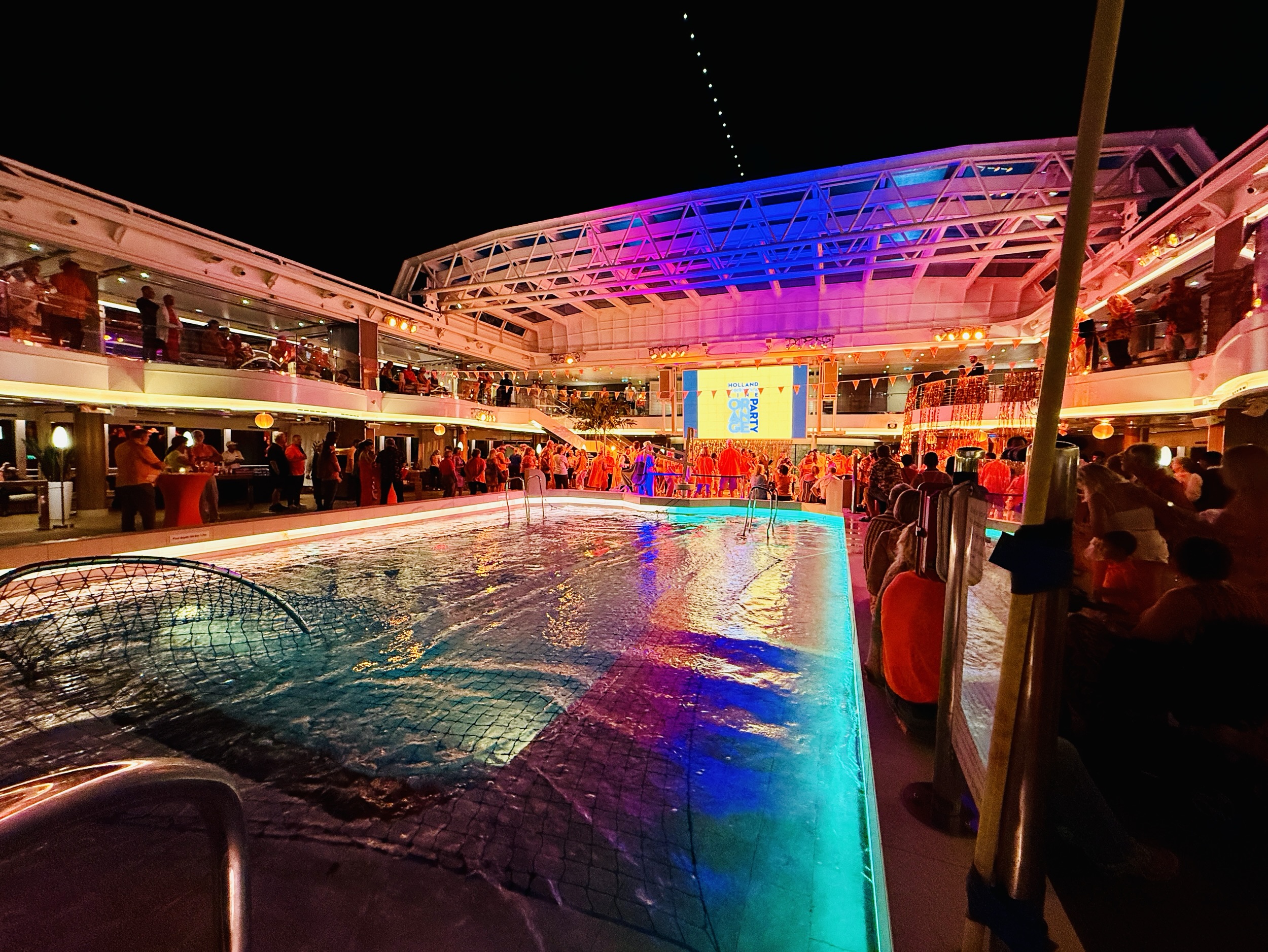 Orange Party on Koningsdam