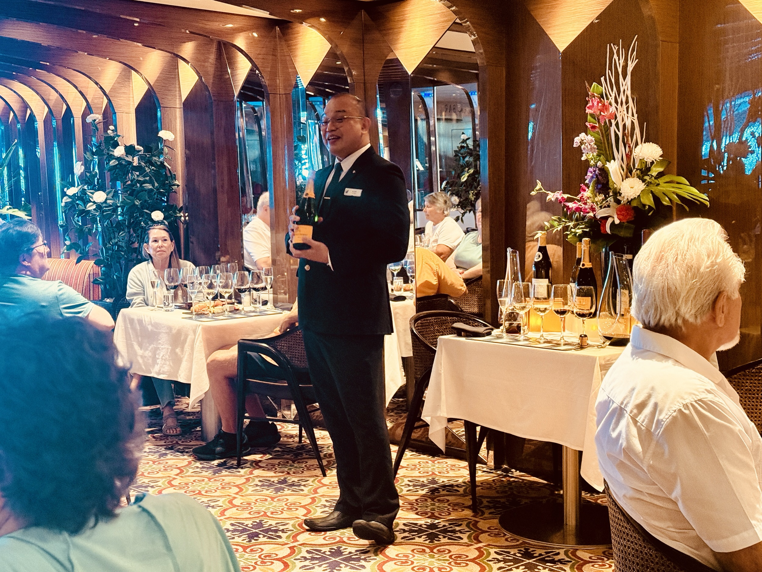 Cellar Master Alan leading the Premium Wine Tasting on Koningsdam