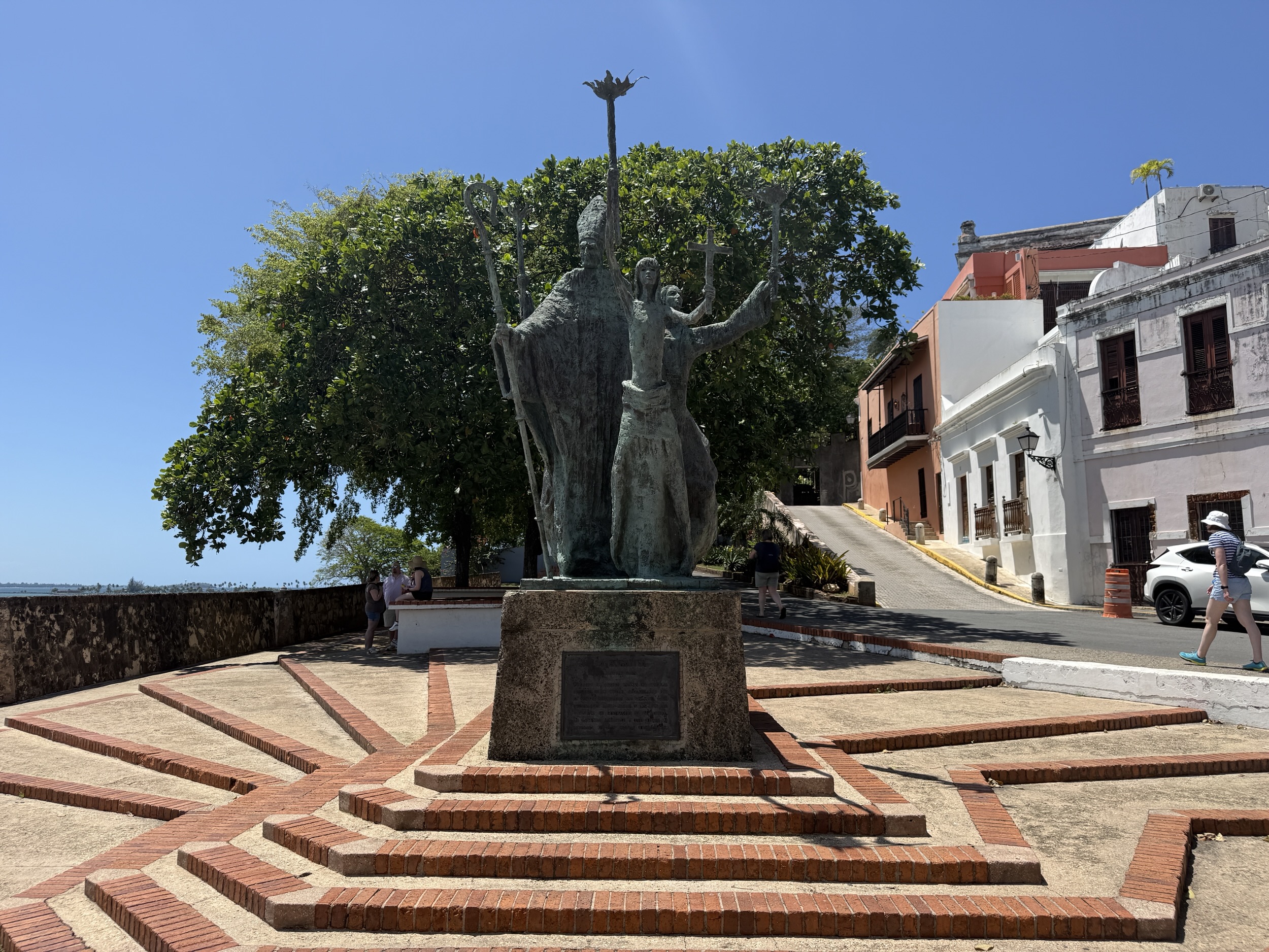 La Rogativa sculpture in San Juan