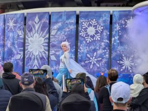 Frozen Sing-a-long on the Disney Magic